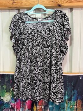 Newport Black and White Floral-Print Flutter Sleeve Blouse